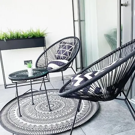 Luxurioeses Neubau-apartment Mit E-lade Parkplatz شقة