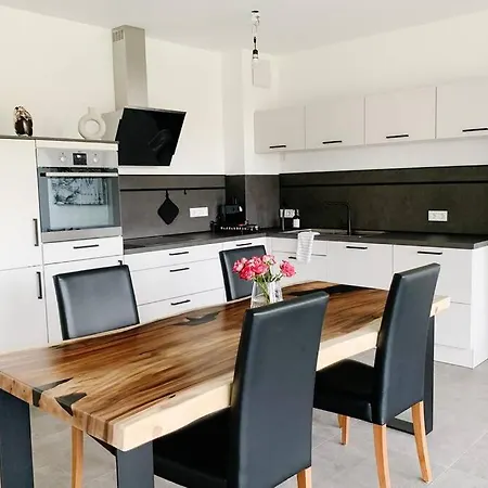 شقة Luxurioeses Neubau-apartment Mit E-lade Parkplatz *